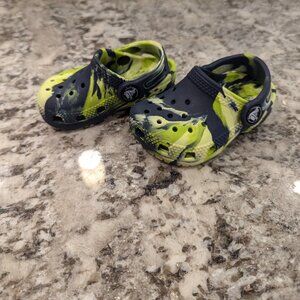 CROCS Toddler Green and Navy Blue Tye Dye SZ 4